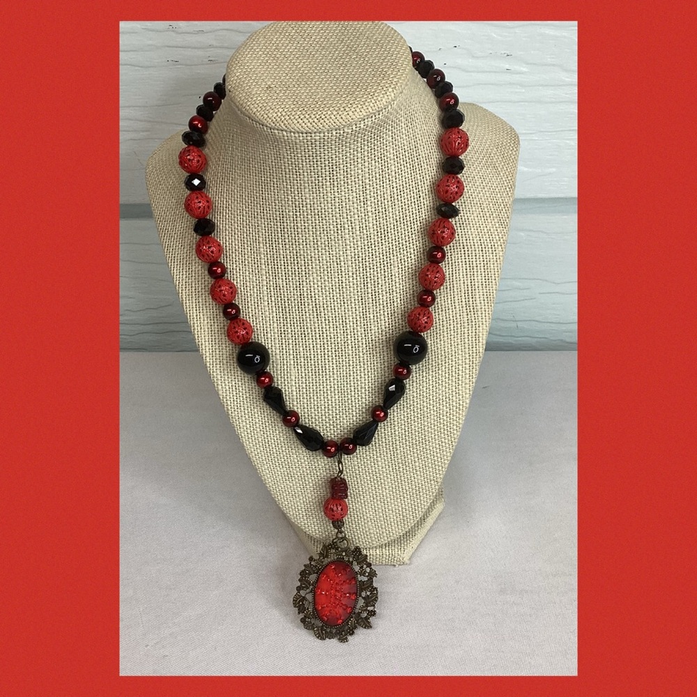 Elegant Red and Black Beaded Necklace